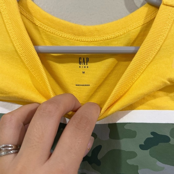Gap Kids Short Sleeve Graphic T-Shirt. NWT. Size medium. - Picture 3 of 5